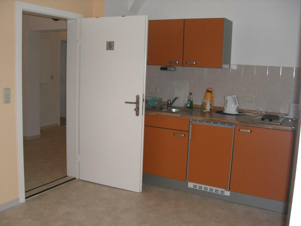 Zimmervermietung Schoenfliesser Stuben Auch Fuer Monteure Eisenhuettenstadt Exterior photo